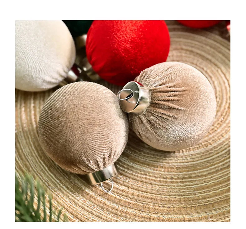 Enfeites de Natal em Veludo - 15 Bolas de 6cm Multicoloridas