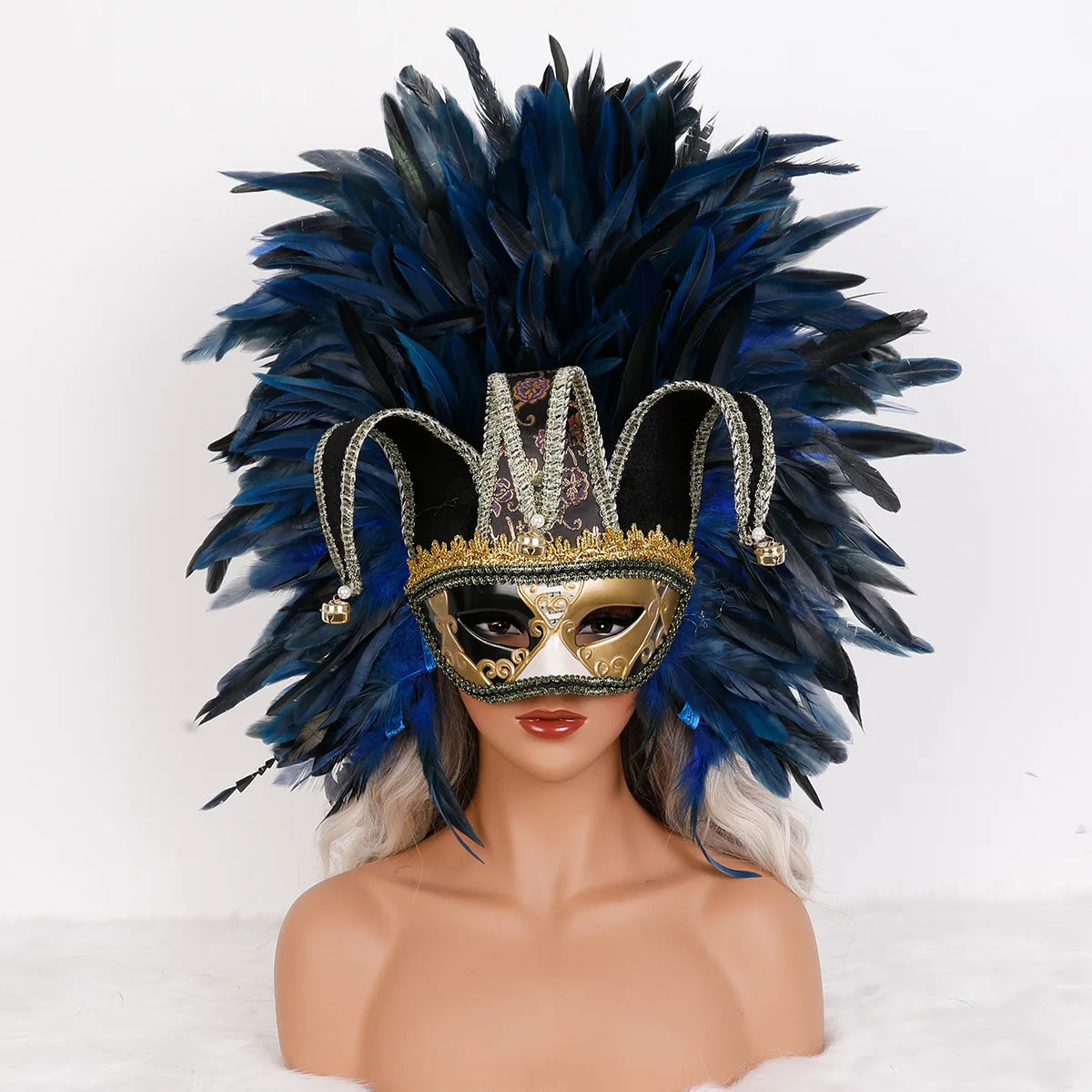 Máscara Veneziana Arlequim com Penacho de Plumas Pretas (Máscara de Bobo da Corte / Carnaval Veneziano)