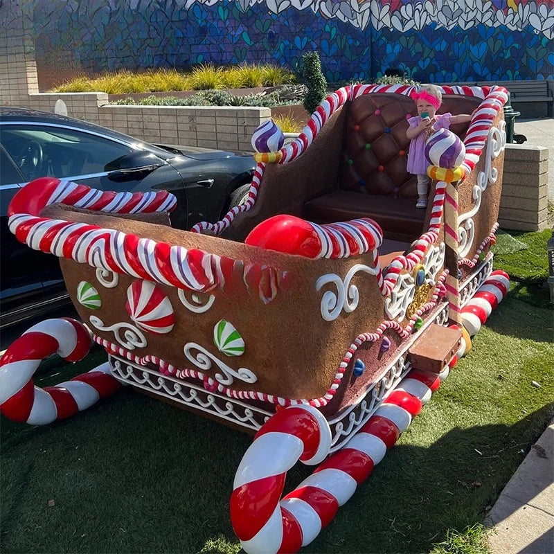 Trenó de Natal Gigante com Tema de Biscoito de Gengibre e Papai Noel Real para Shopping