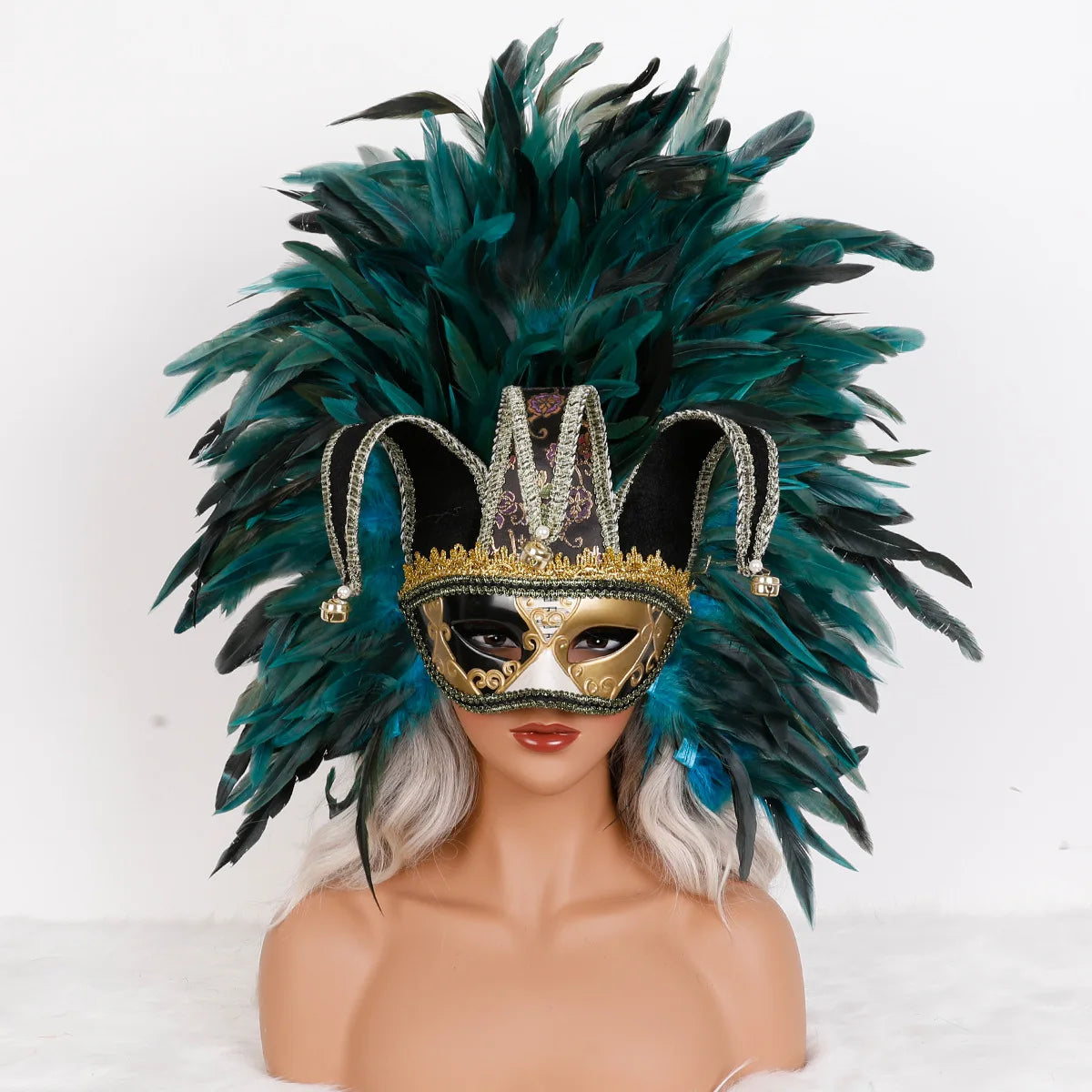 Máscara Veneziana Arlequim com Penacho de Plumas Pretas (Máscara de Bobo da Corte / Carnaval Veneziano)