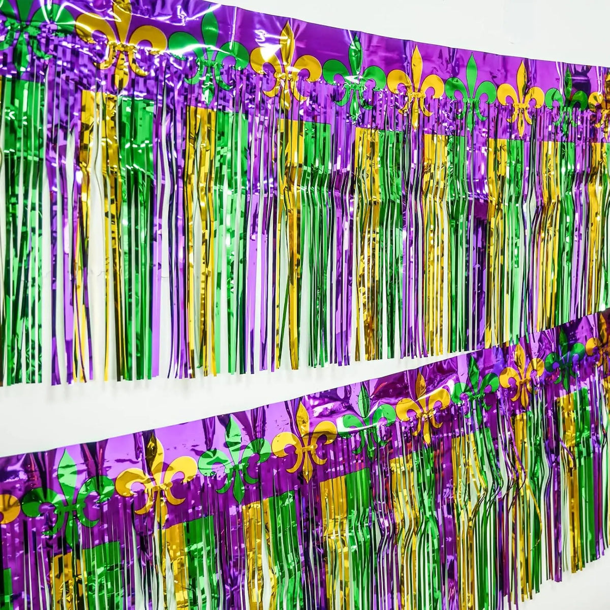 kit Carnaval Pacote com 1 saias de mesa com franjas metálicas Carnaval de 29,5 x 182 cm