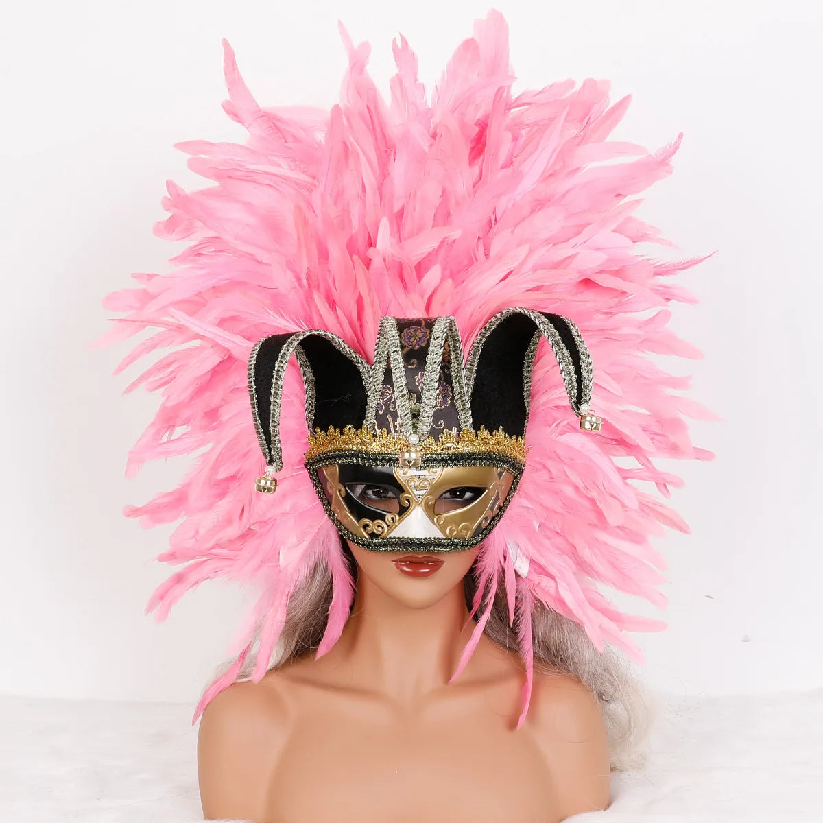 Máscara Veneziana Arlequim com Penacho de Plumas Pretas (Máscara de Bobo da Corte / Carnaval Veneziano)