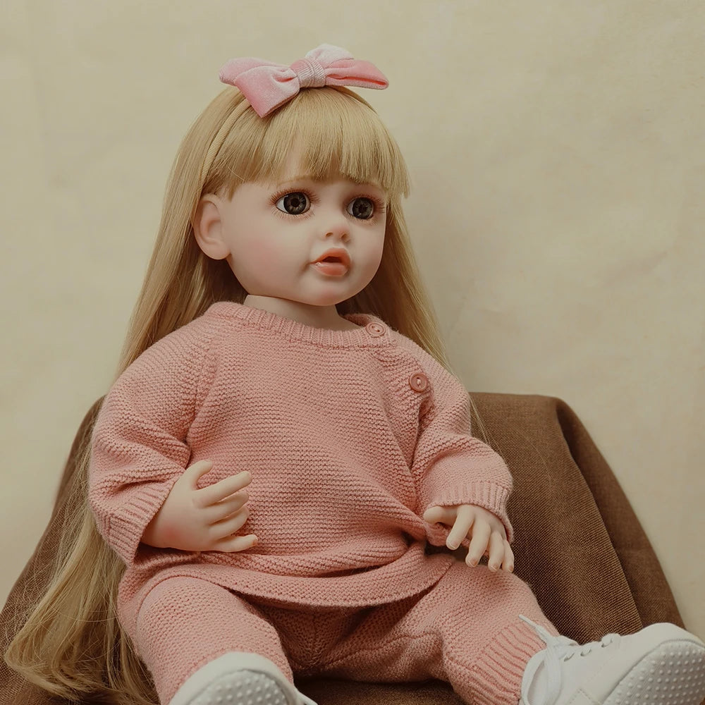Bebe Reborn Menina De Cabelos Compridos Em Vestido Rosa, Olhos Abertos - 55Cm/22"