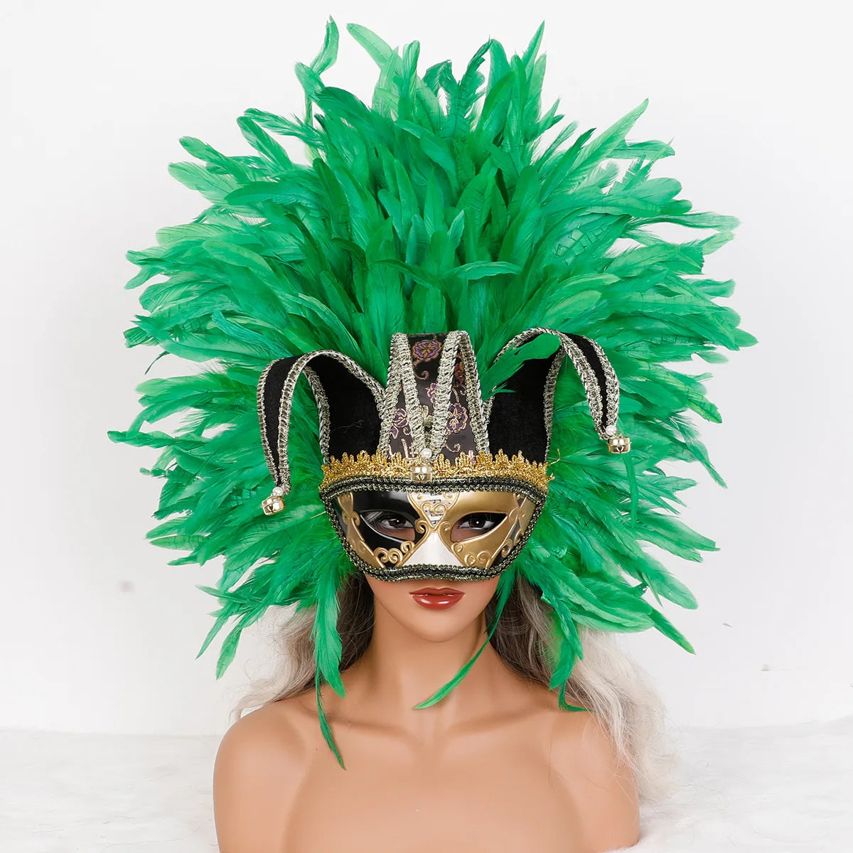 Máscara Veneziana Arlequim com Penacho de Plumas Pretas (Máscara de Bobo da Corte / Carnaval Veneziano)