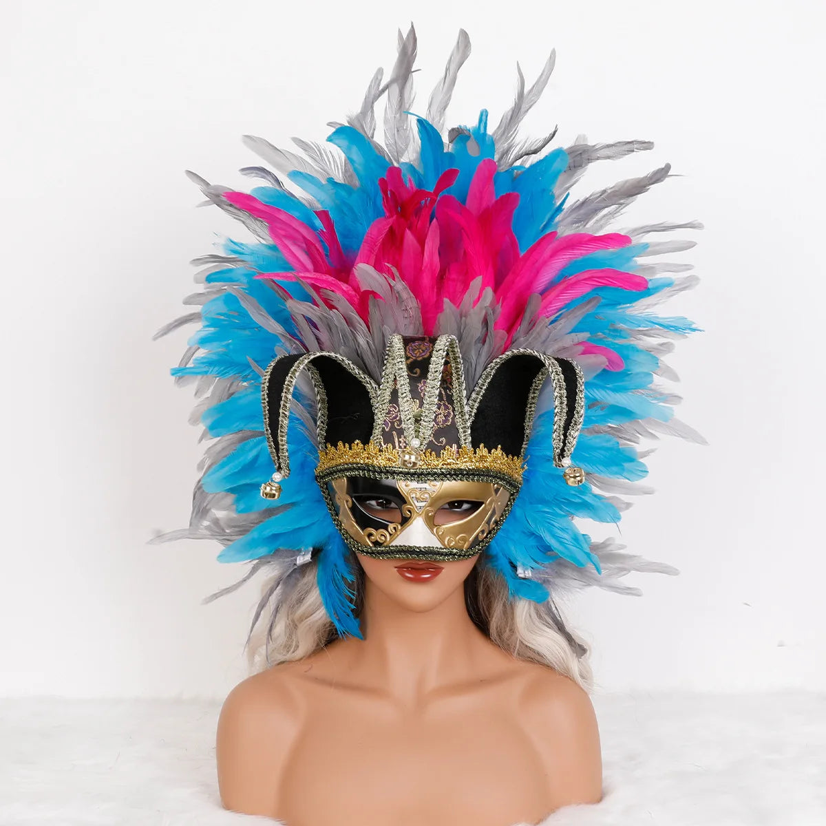 Máscara Veneziana Arlequim com Penacho de Plumas Pretas (Máscara de Bobo da Corte / Carnaval Veneziano)