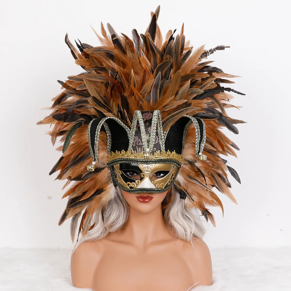 Máscara Veneziana Arlequim com Penacho de Plumas Pretas (Máscara de Bobo da Corte / Carnaval Veneziano)