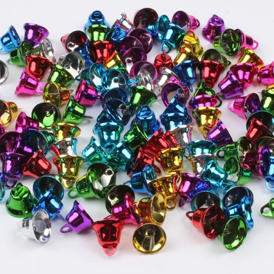 Sino multicoloridos 50 peças de armários de metal de 0,43 polegadas para Natal, sinos