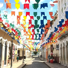 Carregar imagem no visualizador da galeria, Bandeira Junina Plástica - 3,5M 12 bandeiras
