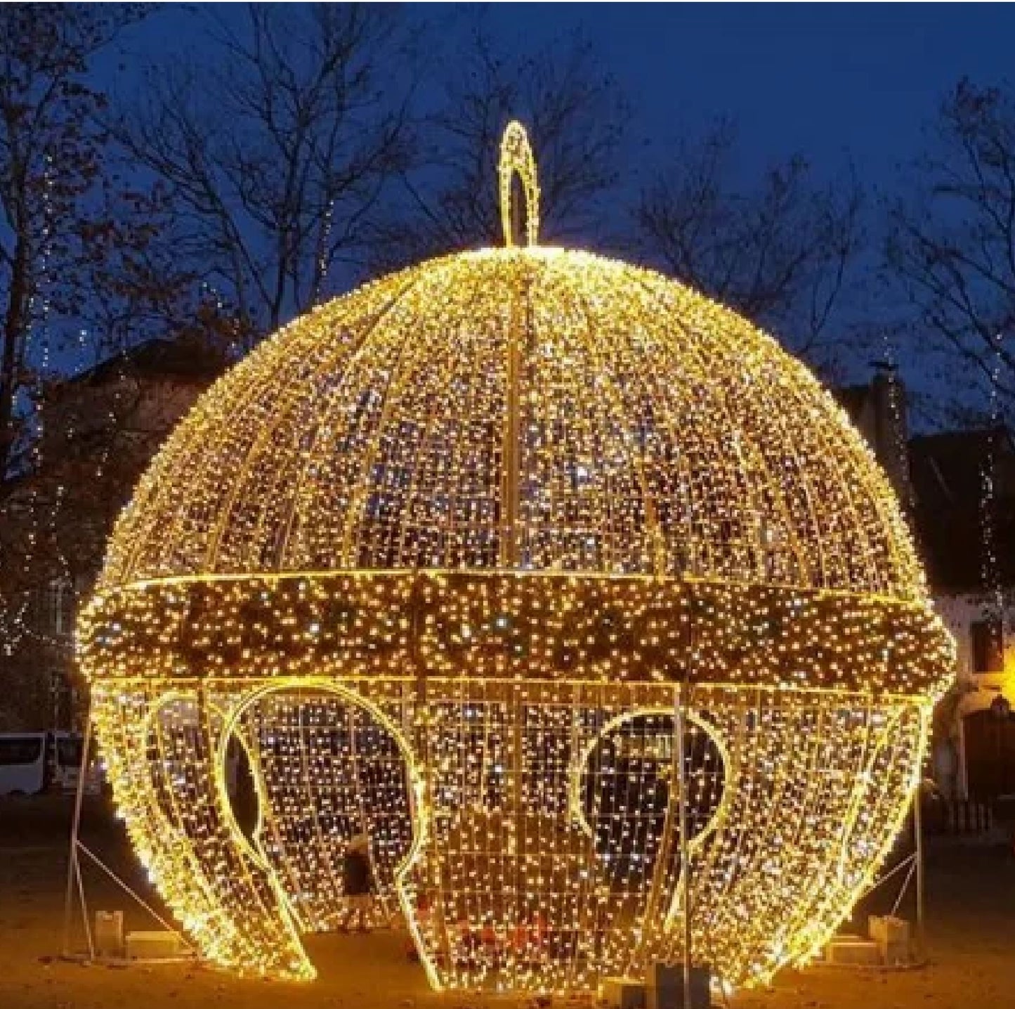 Escultura de Natal ao ar livre 3D Motivo de arco de bola gigante Decoração de luz