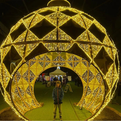 Escultura de Natal ao ar livre 3D Motivo de arco de bola gigante Decoração de luz