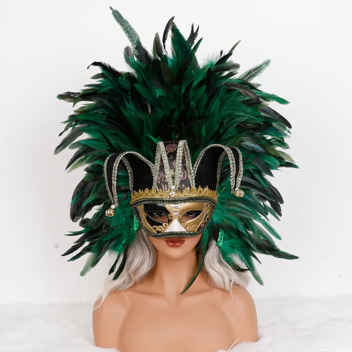 Máscara Veneziana Arlequim com Penacho de Plumas Pretas (Máscara de Bobo da Corte / Carnaval Veneziano)
