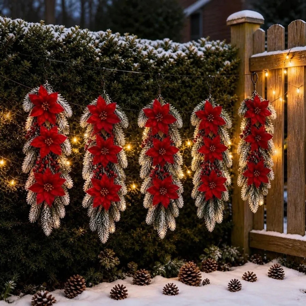 Enfeite é um Arranjo Pendente de Natal Artificial, Flores de Poinsétia Vermelho e Folhagem Pinheiro
