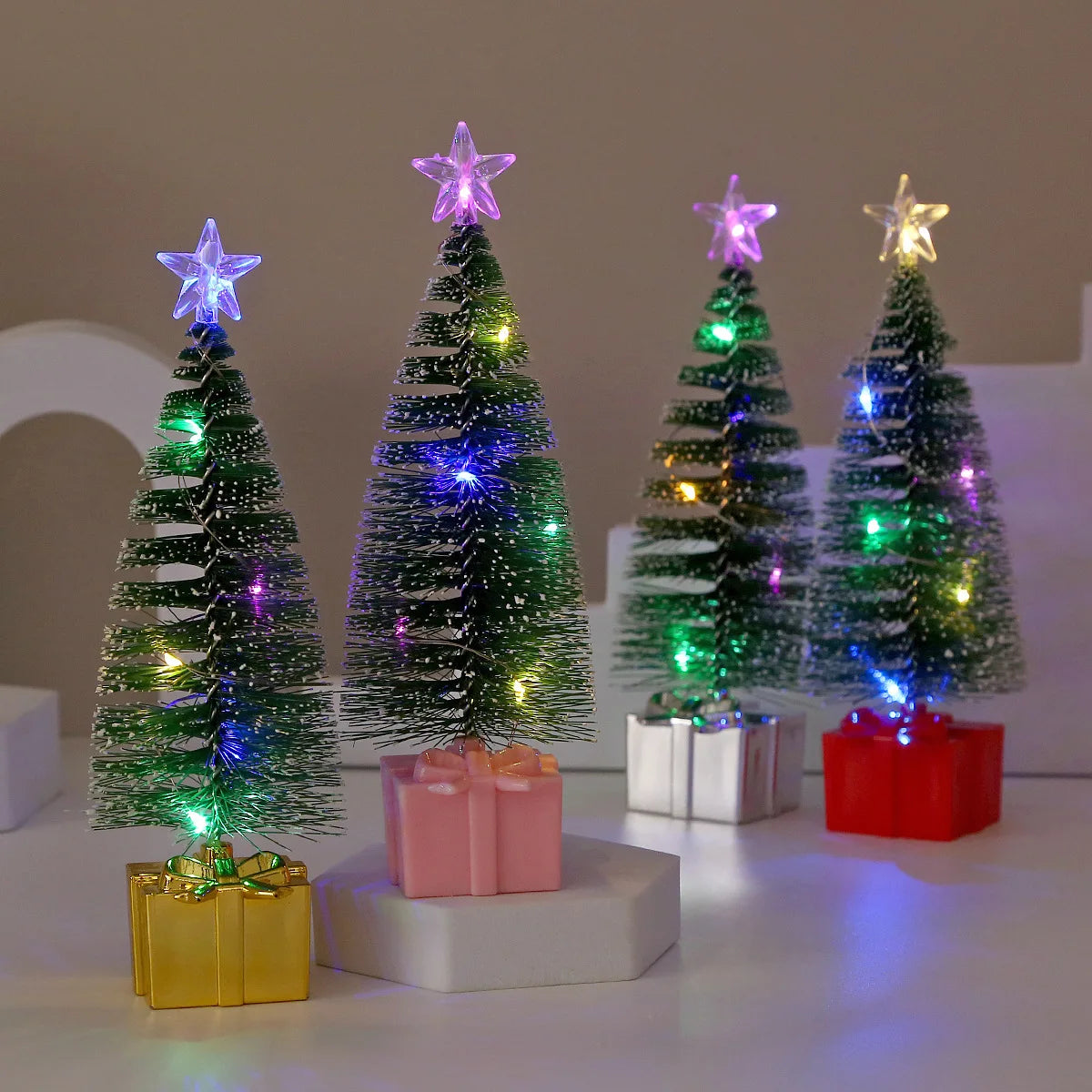 Árvore de Natal Pequena com Luz Multicolorida Conjunto de 3 Luzes LED Coloridas Natal