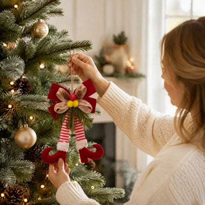 Enfeite Natalino de Pernas de Elfo com Laço e Pinha, Ideal para Pendurar em Árvores de Natal, Portas, Janelas