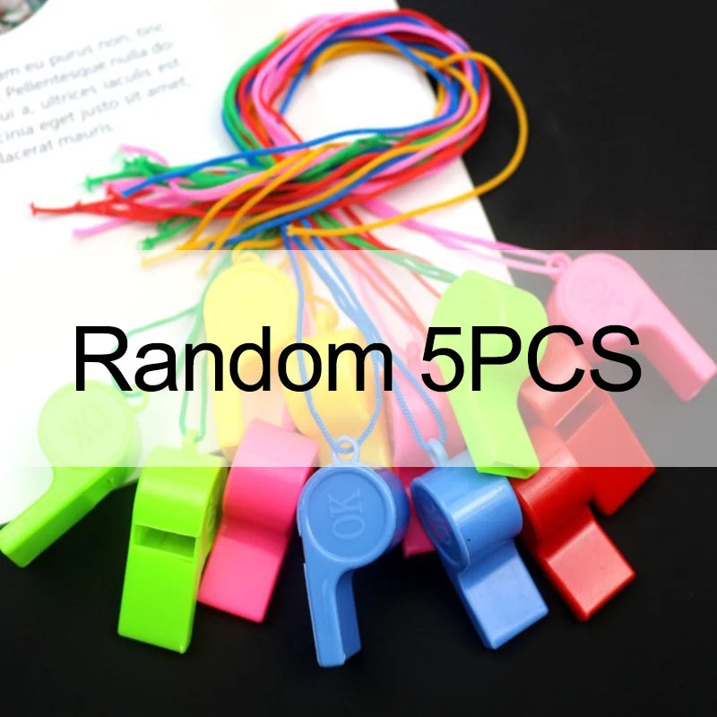 Apitos de plástico com cordão padrão de futebol treinamento apito infantil crianças futebol