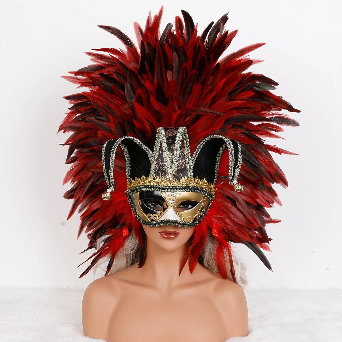 Máscara Veneziana Arlequim com Penacho de Plumas Pretas (Máscara de Bobo da Corte / Carnaval Veneziano)