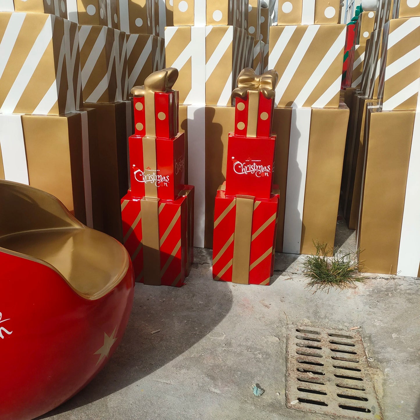 Grande trenó de fibra de vidro para decoração de shopping, material plástico Natal