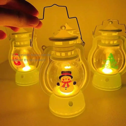 Lanterna Decorativa de Natal Vermelha Estilo Lamparina, com a Figura do Papai Noel no Interior e Iluminação LED