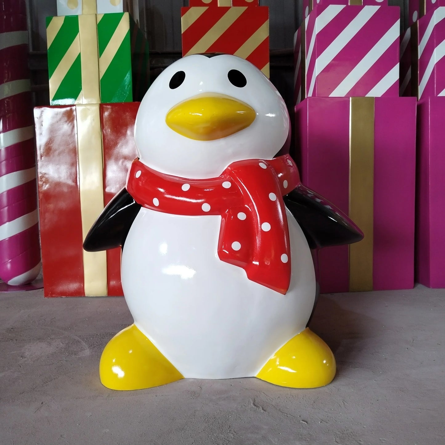 Grande trenó de fibra de vidro para decoração de shopping, material plástico Natal