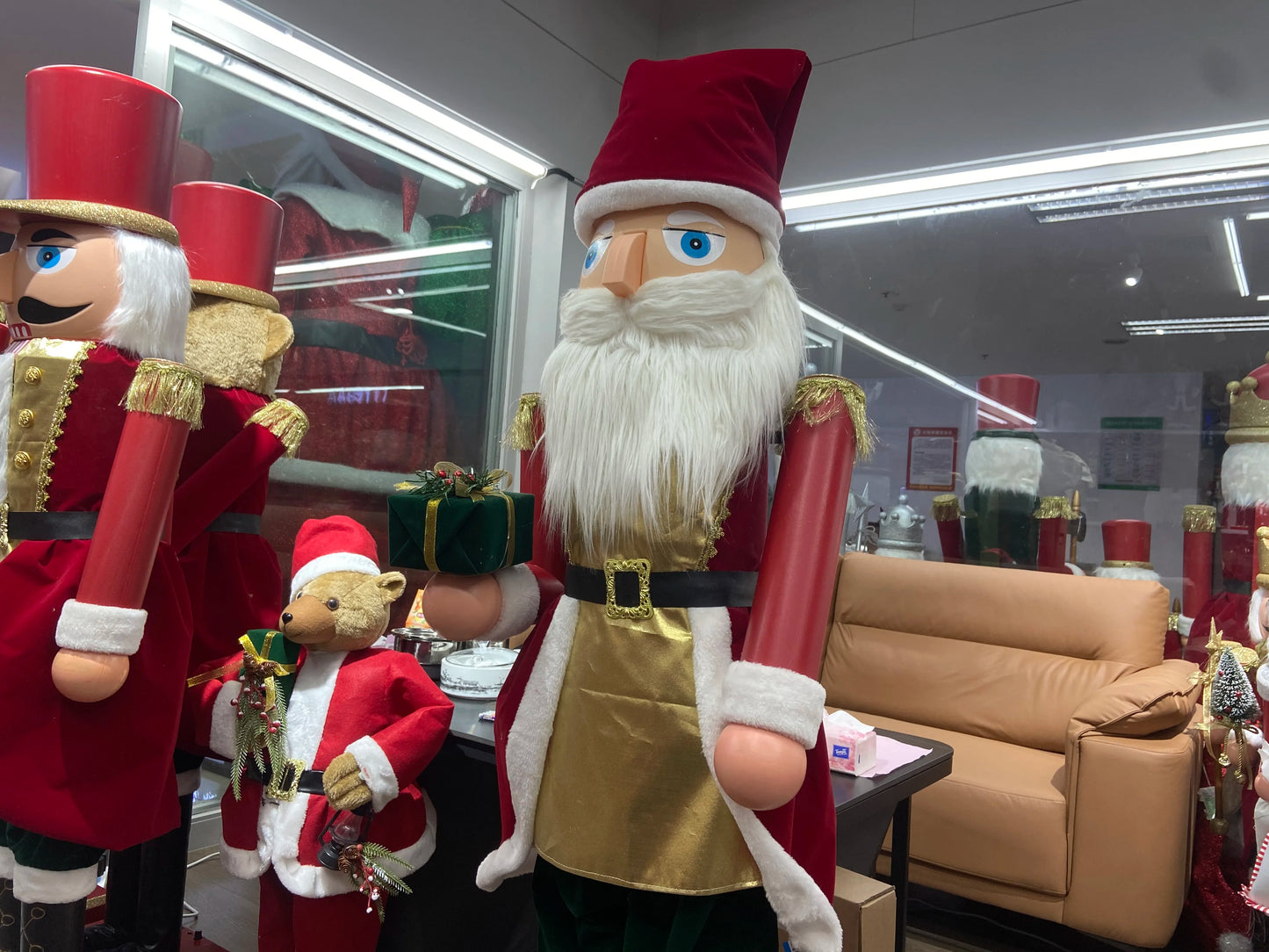 Enfeite de Natal Quebra Nozes Shopping Decoração Natal Madeira 2.1 metros, Grande