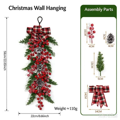 Enfeite é uma Lágrima de Natal Artificial, Galhos de Pinheiro, Frutas Vermelhas, Pinhas e um Laço Xadrez