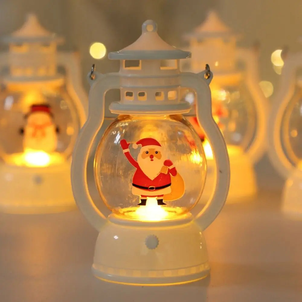 Lanterna Decorativa de Natal Vermelha Estilo Lamparina, com a Figura do Papai Noel no Interior e Iluminação LED