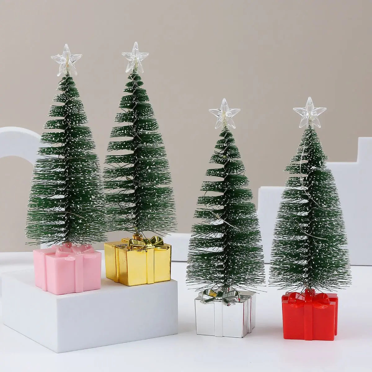 Árvore de Natal Pequena com Luz Multicolorida Conjunto de 3 Luzes LED Coloridas Natal