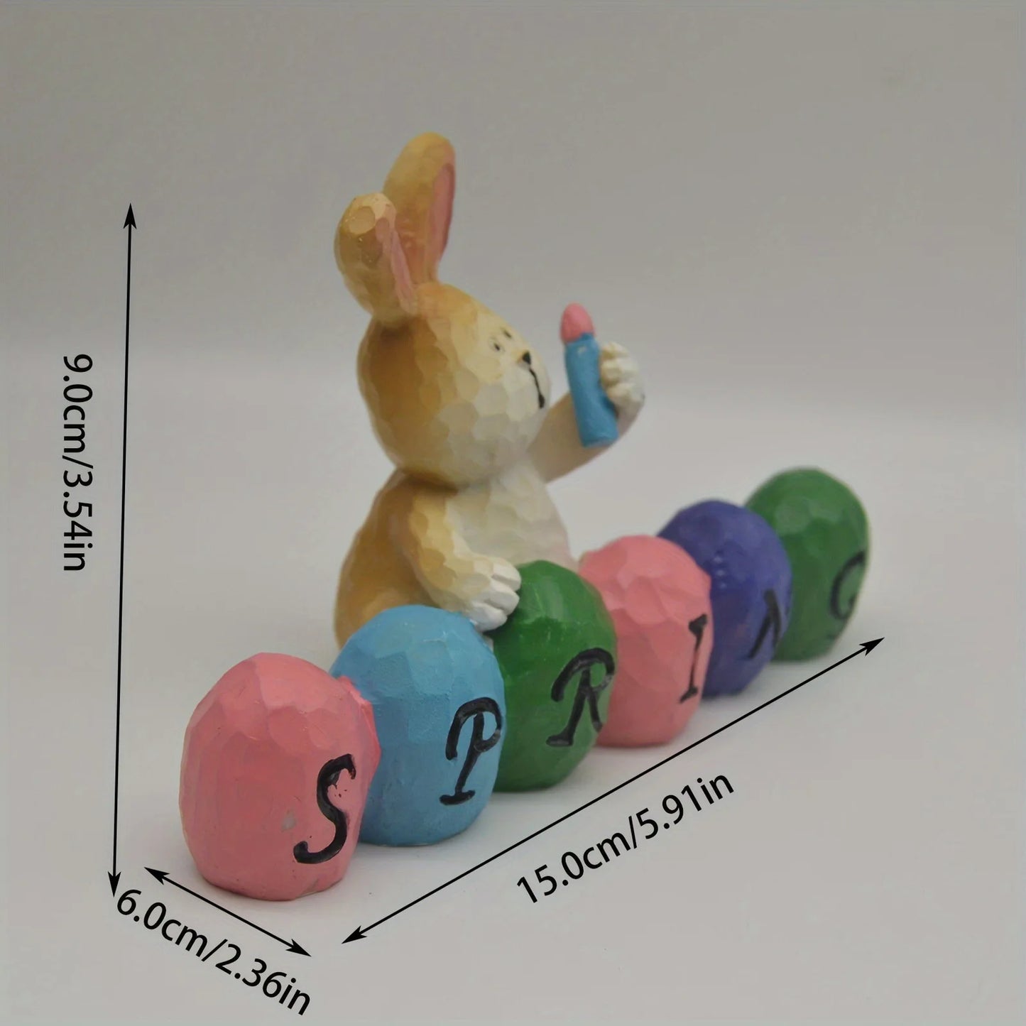 Coelhinho da Páscoa segurando ovos e decorações de Páscoa feliz, estatueta de coelho