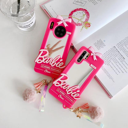 Seja a tendência da estação com a Capa de Telefone com Espelho Barbie! Com seu design fashion e o espelho embutido, você estará sempre preparada para arrasar em qualquer ocasião