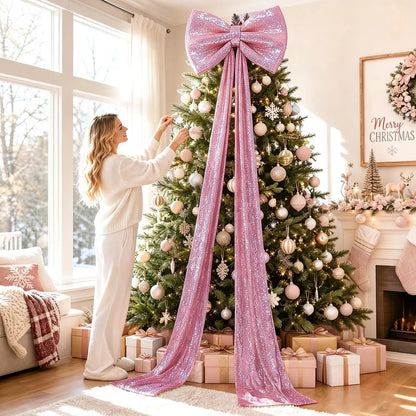 Laço Decorativo Shopping Gigante de Cor Rosa com Fitas Longas Penduradas no Topo de uma Árvore de Natal