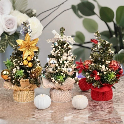 Mini árvore de Natal de mesa com base de pano, decoração de árvore de Natal artificial