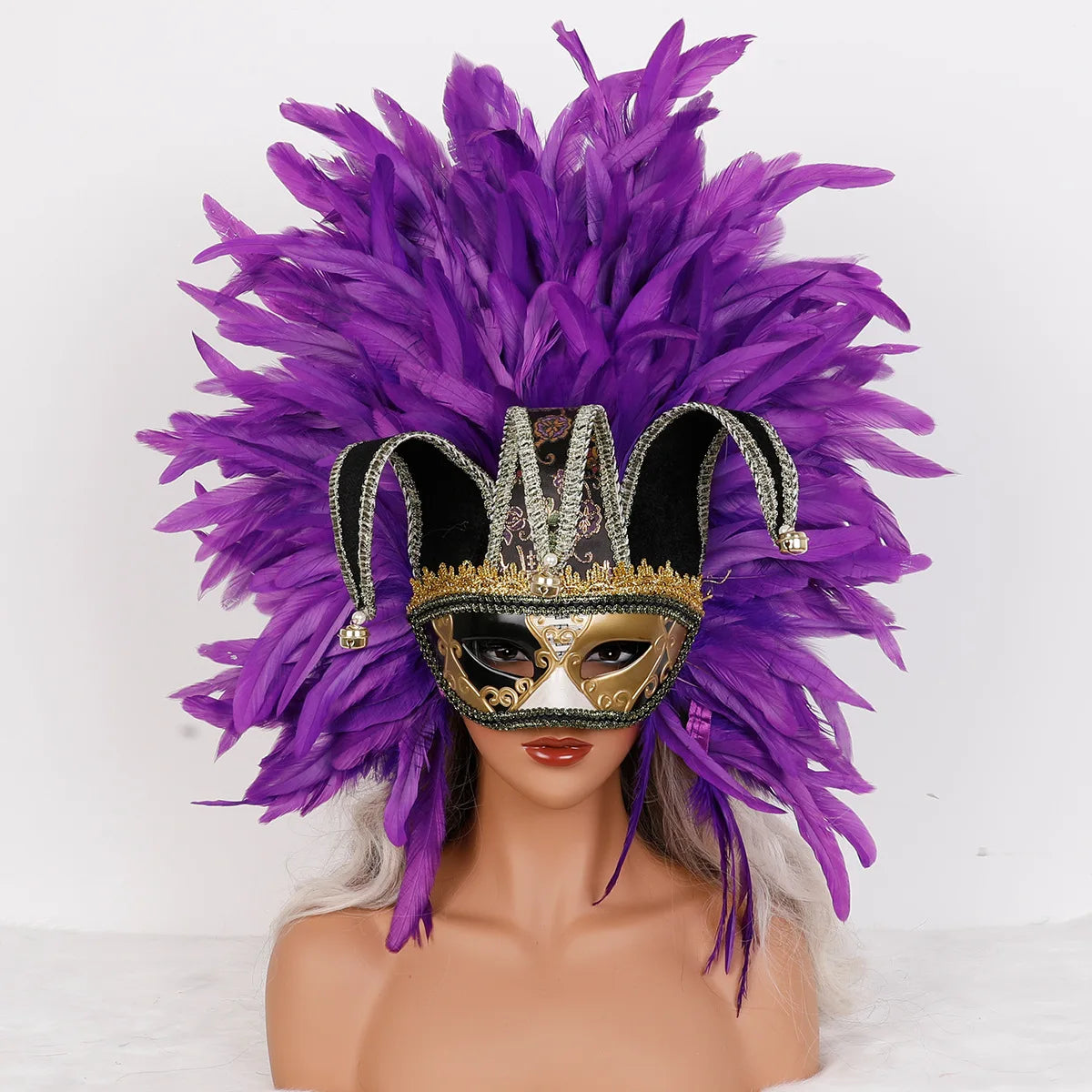 Máscara Veneziana Arlequim com Penacho de Plumas Pretas (Máscara de Bobo da Corte / Carnaval Veneziano)