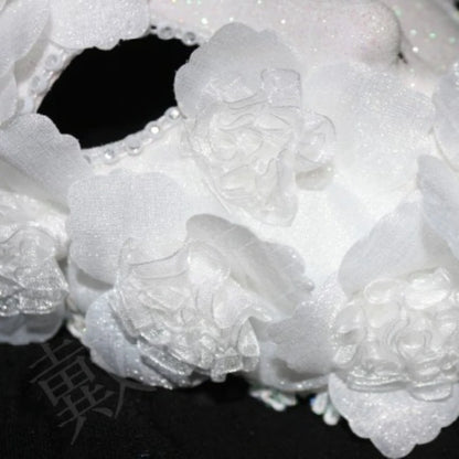 Máscara Facial Estilo Esta é uma Máscara de Baile Veneziana Preta Decorada com Strass ao Redor e Flores Preto