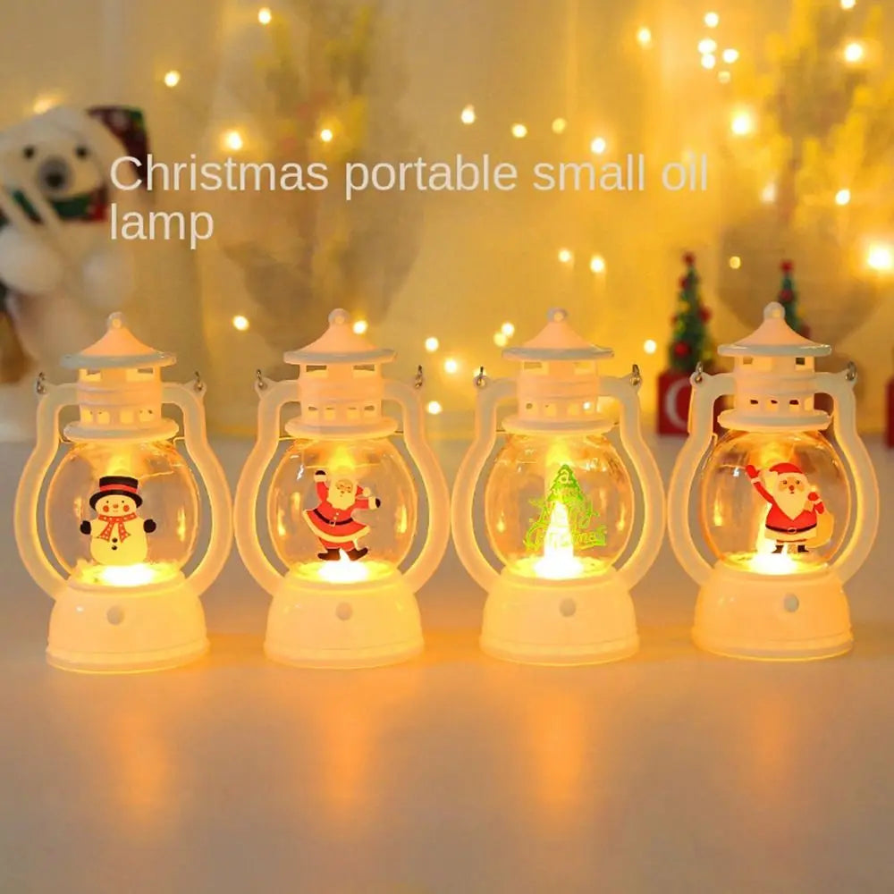 Lanterna Decorativa de Natal Vermelha Estilo Lamparina, com a Figura do Papai Noel no Interior e Iluminação LED