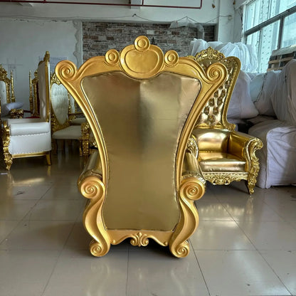 Poltrona Estofada do Papai Noel de Madeira Cor Dourado e Capitonê