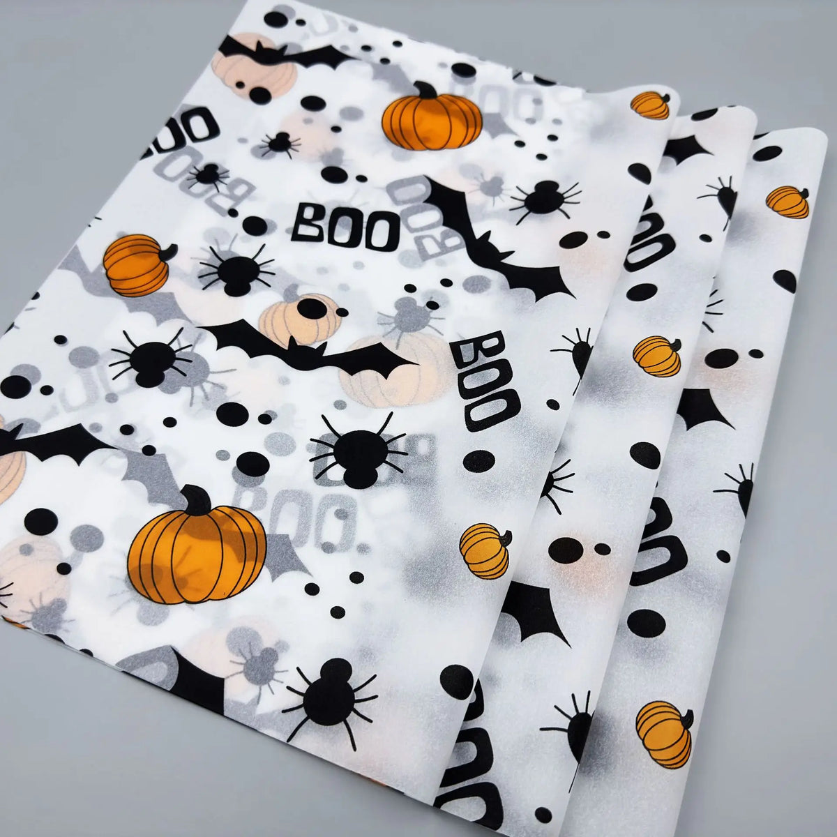 Papel de Seda Decorativo (ou Papel de Embrulho Semitransparente) com Tema de Halloween Morcegos  "BOO"