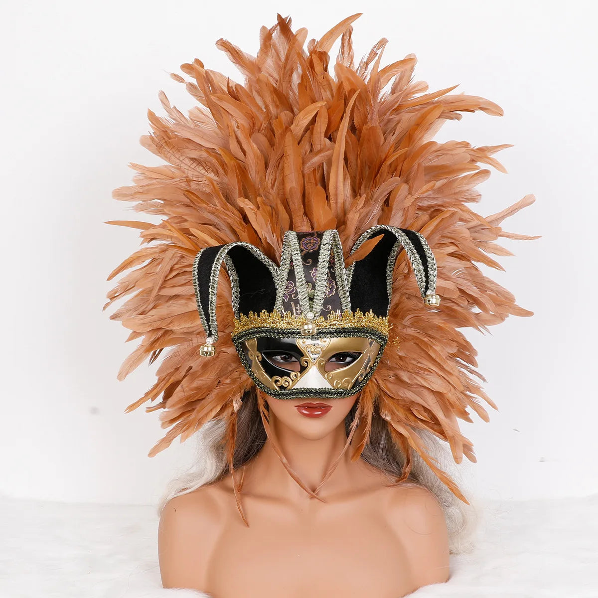 Máscara Veneziana Arlequim com Penacho de Plumas Pretas (Máscara de Bobo da Corte / Carnaval Veneziano)