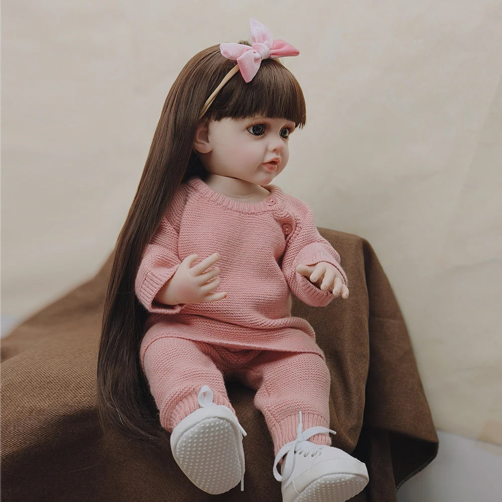 Bebe Reborn Menina De Cabelos Compridos Em Vestido Rosa, Olhos Abertos - 55Cm/22"