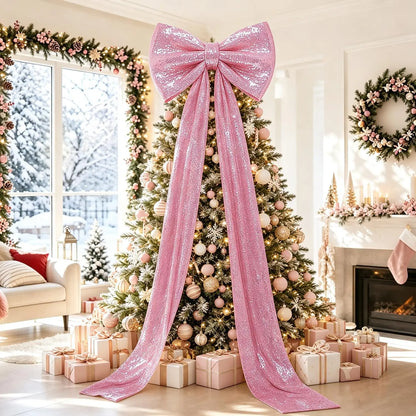 Laço Decorativo Shopping Gigante de Cor Rosa com Fitas Longas Penduradas no Topo de uma Árvore de Natal