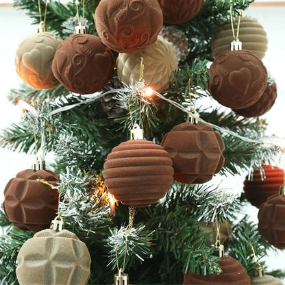 Bola de Natal Visual sofisticado com as charmosas bolas de decoração natalinas (roxas)