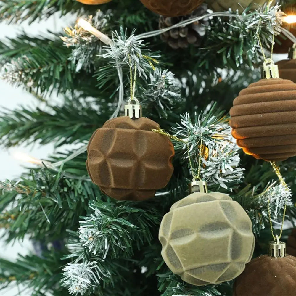Bola de Natal Visual sofisticado com as charmosas bolas de decoração natalinas (roxas)