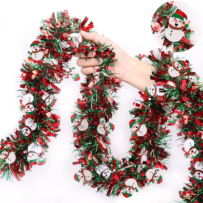 Festão de Natal Metálico com Detalhes de Árvores e Flocos de Neve em Vermelho e Branco