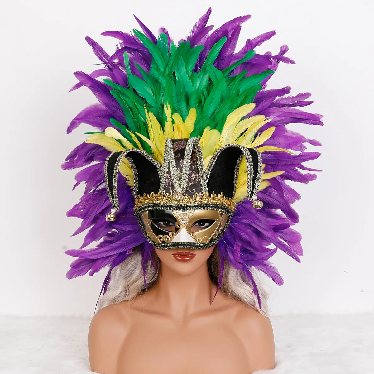 Máscara Veneziana Arlequim com Penacho de Plumas Pretas (Máscara de Bobo da Corte / Carnaval Veneziano)