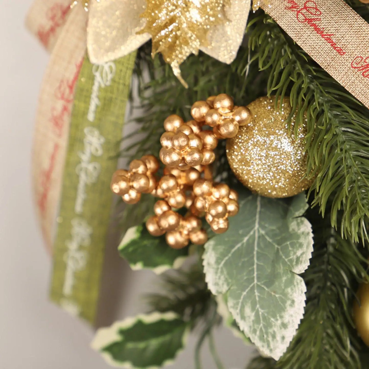 Guirlandas Coroa de Natal Guirlandas Coroa dourada com formato de sino e folhas pinheiro