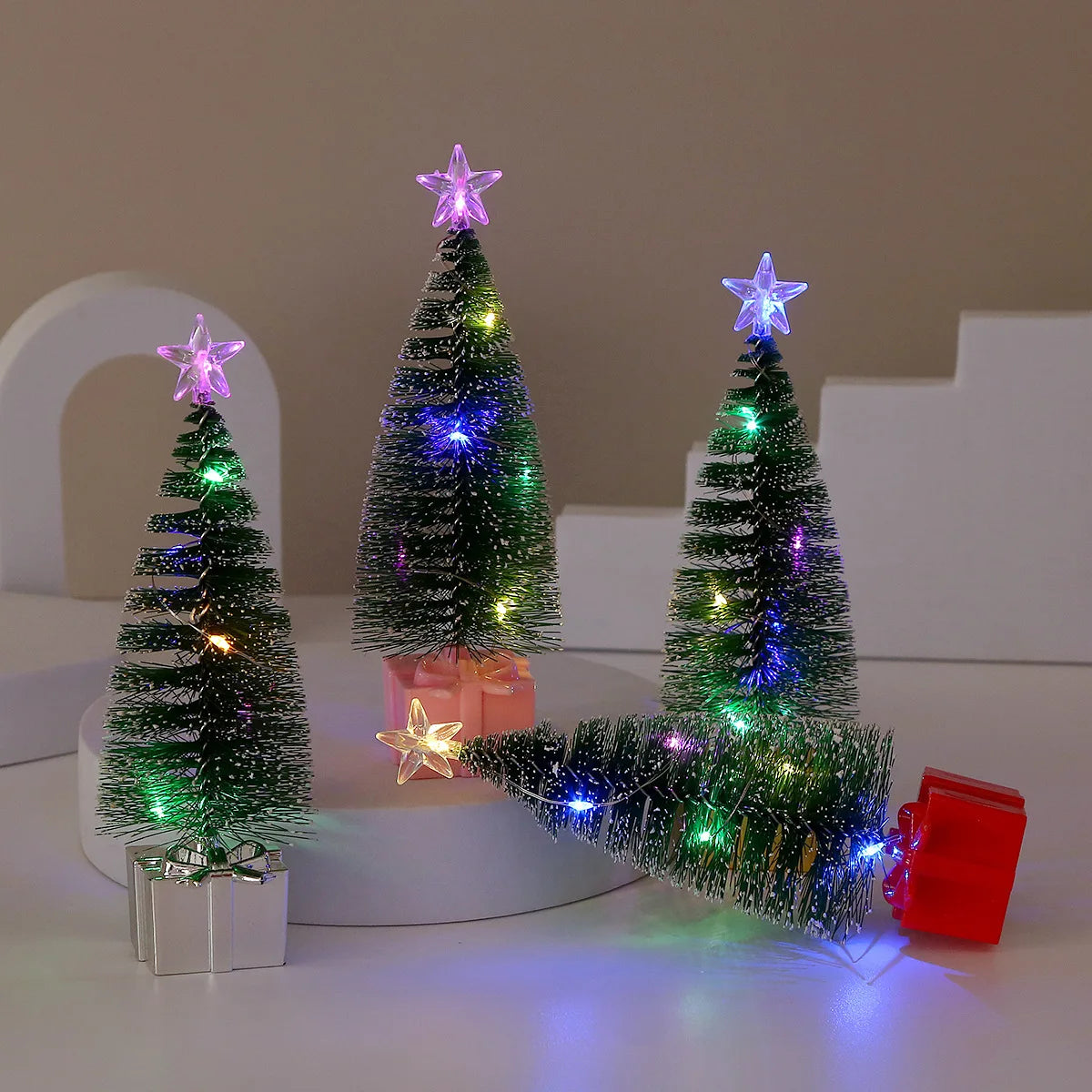 Árvore de Natal Pequena com Luz Multicolorida Conjunto de 3 Luzes LED Coloridas Natal