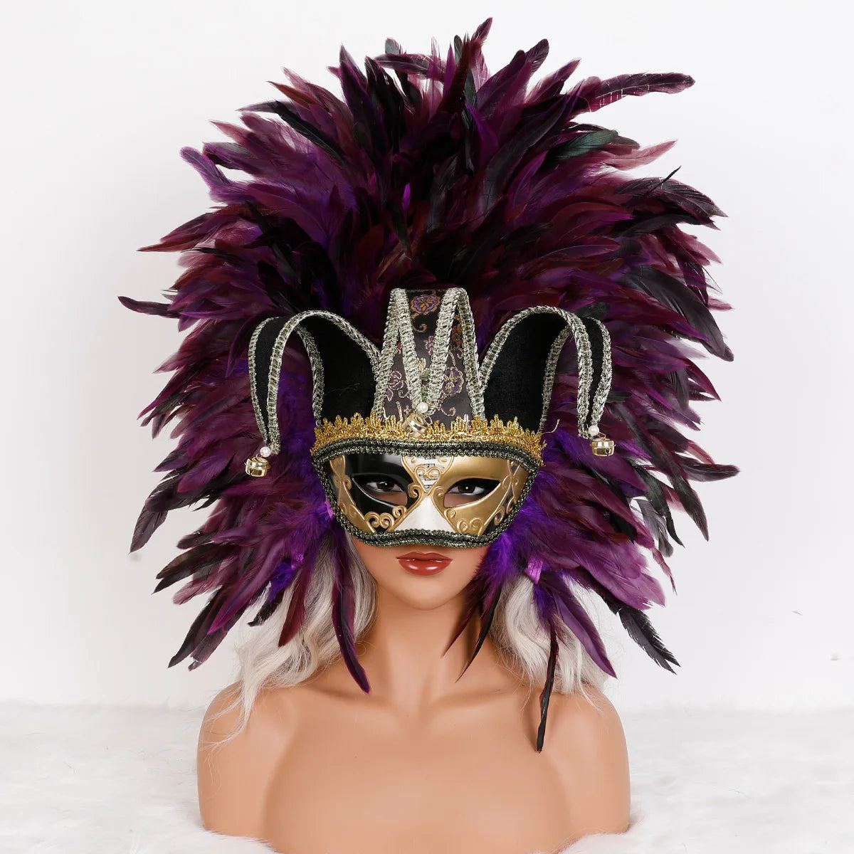 Máscara Veneziana Arlequim com Penacho de Plumas Pretas (Máscara de Bobo da Corte / Carnaval Veneziano)
