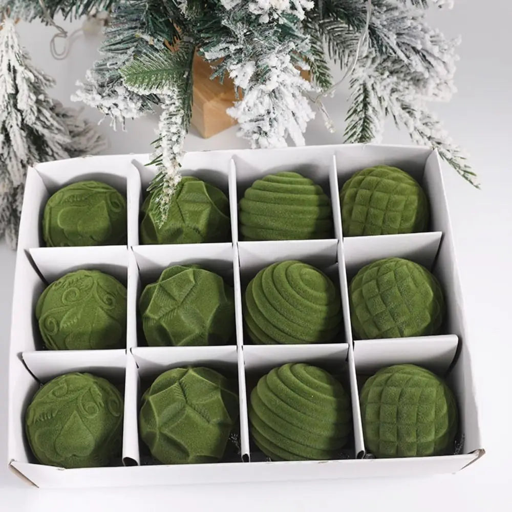 Bola de Natal Visual sofisticado com as charmosas bolas de decoração natalinas (roxas)