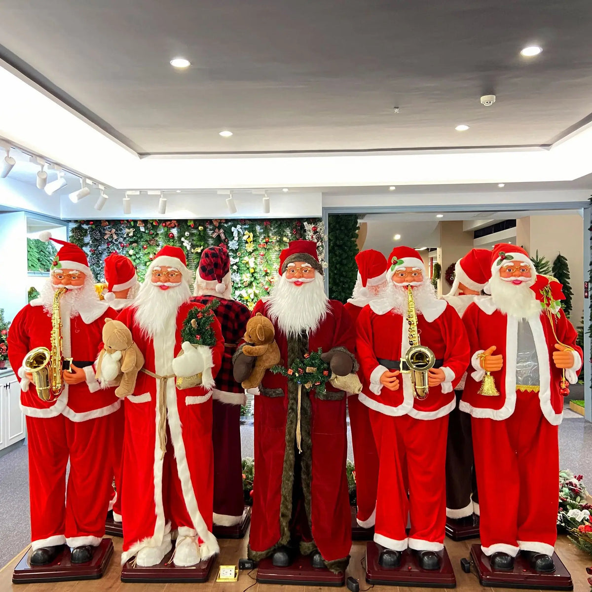 Boneco Papai Noel de Shopping Decoração 1.8 metros e Papai Noel Musical com Saxofone