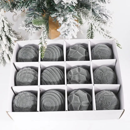 Bola de Natal Visual sofisticado com as charmosas bolas de decoração natalinas (roxas)