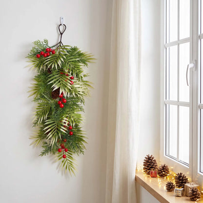 Enfeite é uma Lágrima de Natal Artificial, Galhos de Pinheiro, Frutas Vermelhas, Pinhas e um Laço Xadrez